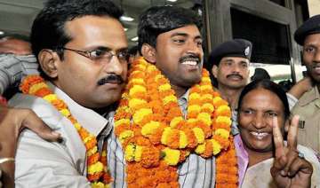 kbc winner sushil kumar finally gets his rs 5... kbc winner sushil kumar finally gets his rs 5...
