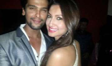 kushal tandon hospitalised gauhar worried see... kushal tandon hospitalised gauhar worried see...