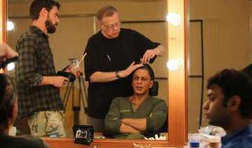 shah rukh gets fan look from oscar winning make... shah rukh gets fan look from oscar winning make...