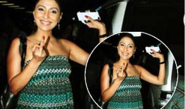 pooja mishra showed her finger up at airport -... pooja mishra showed her finger up at airport -...