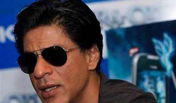 srk goes back to university - India TV srk goes back to university - India TV