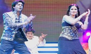 shah rukh asks katrina is it okay if you work... shah rukh asks katrina is it okay if you work...