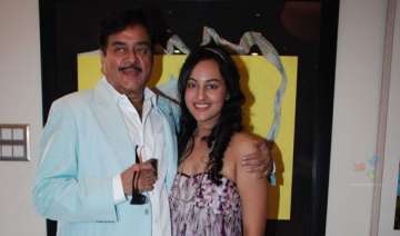 sonakshi preformed item number in front of shot... sonakshi preformed item number in front of shot...