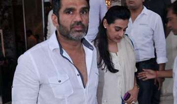 ailing father top priority for suniel shetty -... ailing father top priority for suniel shetty -...