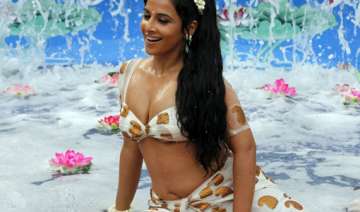 vidya balan s the dirty picture banned in qatar -... vidya balan s the dirty picture banned in qatar -...