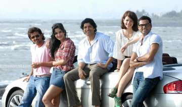 zindagi na milegi dobara grabs 7 filmfare awards... zindagi na milegi dobara grabs 7 filmfare awards...