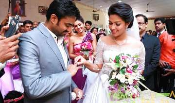 actress amala paul engaged to director vijay -... actress amala paul engaged to director vijay -...