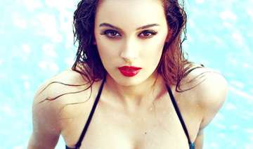 evelyn declines film due to excess nudity - India... evelyn declines film due to excess nudity - India...