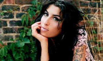 amy winehouse cremated after memorial service -... amy winehouse cremated after memorial service -...