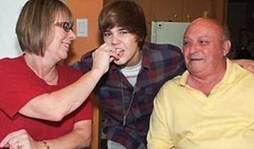 bieber s grandparent s fine after car crash -... bieber s grandparent s fine after car crash -...