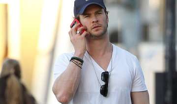 chris hemsworth is father of twins - India TV chris hemsworth is father of twins - India TV