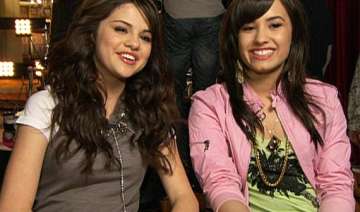 demi lovato selena gomez to ring in mtv new year... demi lovato selena gomez to ring in mtv new year...
