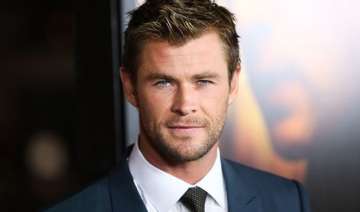 chris hemsworth and family spotted holidaying in... chris hemsworth and family spotted holidaying in...