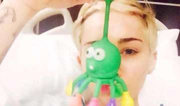 miley cyrus s sad hospital selfie sparks fan... miley cyrus s sad hospital selfie sparks fan...
