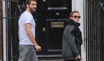 emma watson splits from beau matthew janney -... emma watson splits from beau matthew janney -...