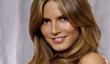 heidi klum visits hospital for injured foot -... heidi klum visits hospital for injured foot -...