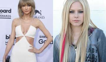 taylor swift avril lavigne perform together -... taylor swift avril lavigne perform together -...