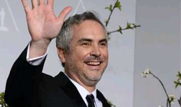 oscars 2014 alfonso cuaron wins best director... oscars 2014 alfonso cuaron wins best director...