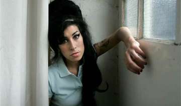 police singer amy winehouse dies at age 27 -... police singer amy winehouse dies at age 27 -...