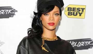 rihanna to be given 2014 fashion icon award -... rihanna to be given 2014 fashion icon award -...