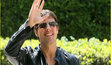 tom cruise cooks with family on christmas - India... tom cruise cooks with family on christmas - India...