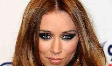 una healy defends miley cyrus - India TV una healy defends miley cyrus - India TV