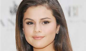 selena gomez grandma worried about her health -... selena gomez grandma worried about her health -...