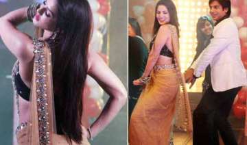 hot sunny leone dons sari and performs baby doll... hot sunny leone dons sari and performs baby doll...