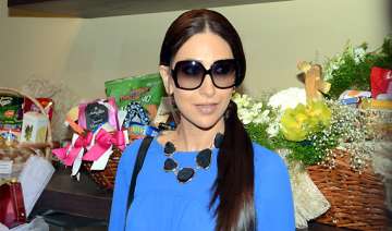 i try to make eating fun for kids karisma kapoor... i try to make eating fun for kids karisma kapoor...