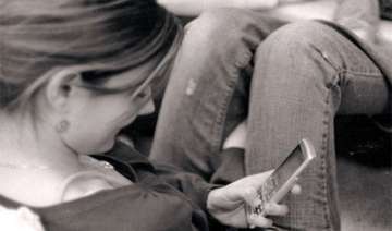 youngsters tempted to text even during sex -... youngsters tempted to text even during sex -...