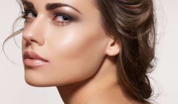 try minimal make up for maximum impact - India TV try minimal make up for maximum impact - India TV