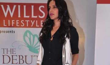 neha dhupia to tweet live from wifw aw 2014 -... neha dhupia to tweet live from wifw aw 2014 -...