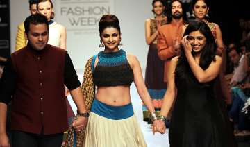 prachi desai loves designer sonam and paras modi... prachi desai loves designer sonam and paras modi...