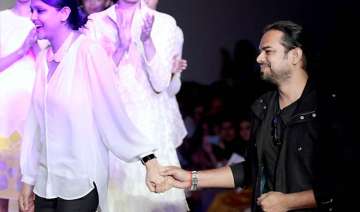 wifw aw 2014 rahul mishra presents award winning... wifw aw 2014 rahul mishra presents award winning...