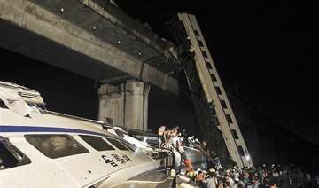 china bullet train derails coaches fall off... china bullet train derails coaches fall off...