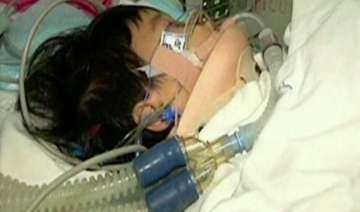 chinese girl who fell 10 storeys wakes up from... chinese girl who fell 10 storeys wakes up from...