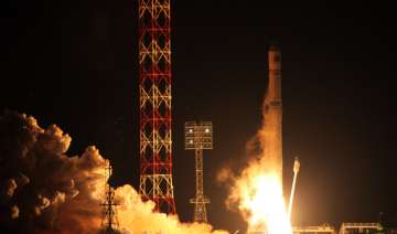 failed russian mars probe craft plunging back to... failed russian mars probe craft plunging back to...