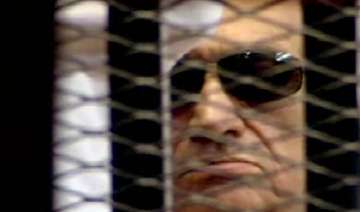 hosni mubarak s journey from war hero to prisoner... hosni mubarak s journey from war hero to prisoner...