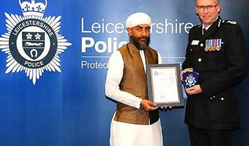 uk police honour indian who saved sikh religious... uk police honour indian who saved sikh religious...