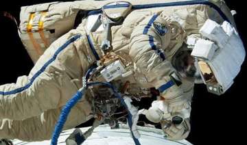 iss cosmonauts successfully complete spacewalk -... iss cosmonauts successfully complete spacewalk -...