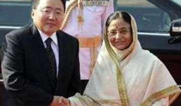 india signs defence cooperation pact with... india signs defence cooperation pact with...