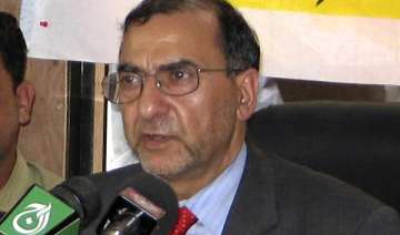 kashmiri separatist leader fai put under house... kashmiri separatist leader fai put under house...