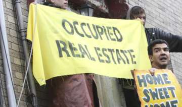 occupy protests move to foreclosed homes in us -... occupy protests move to foreclosed homes in us -...
