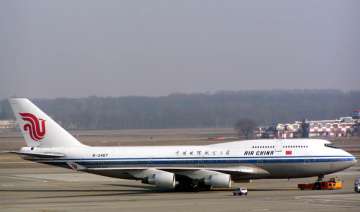 plane skids off runway in china - India TV plane skids off runway in china - India TV