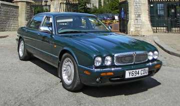royal ride queen s daimler sells for 63k - India... royal ride queen s daimler sells for 63k - India...