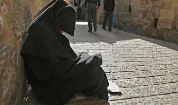 saudi beggar dies leaving million dollar fortune... saudi beggar dies leaving million dollar fortune...