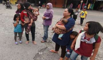 strong earthquake shakes indonesia - India TV strong earthquake shakes indonesia - India TV