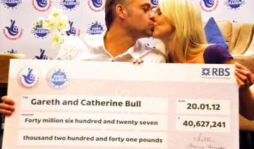 uk couple wins 41 million rs 316 cr in... uk couple wins 41 million rs 316 cr in...