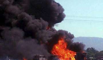 7 burnt alive as tanker catches fire on mumbai... 7 burnt alive as tanker catches fire on mumbai...