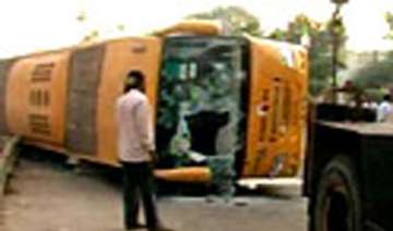 10 school children injured in delhi road accident... 10 school children injured in delhi road accident...